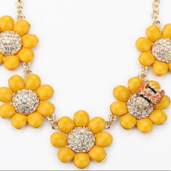 Swarovski Bee Happy Daisy Necklace New With Tags - Picture 5 of 5